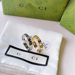 Amantes del anillo de bodas de moda Anillo de diseñador 18k chapado en oro Joyería de calidad superior clásica Regalos de San Valentín para mujeres Size6-9