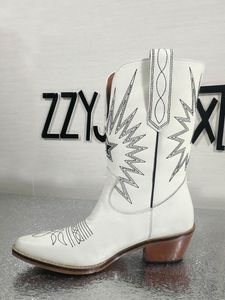 Moda-Western Cowboy Boots Zapatos de mujer Bordado Cuero genuino Womens Chelse Boots Martin Shoes