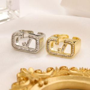 Fashion White Diamond Letter V Ring Jewelry for dames Gift