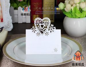 Tarjetas de nombre de asiento blanco de moda Corte láser para la decoración de la fiesta de bodas Multi color Love Heart Forma Tarjeta de mesa de boda Tarjeta de asiento 6316281