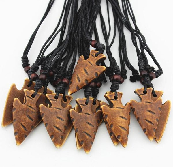 Mode Ensemble 12PCSLOT Faux Os Sculpté Maori Tribal Spear Head Collier Arrowhead Spearhead Pendentif Ras Du Cou pour hommes femmes039494637