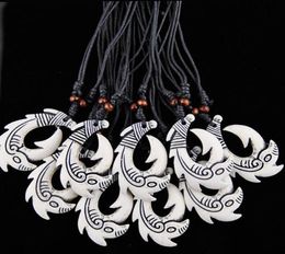 Mode entier 12pcslot faux yak os os de la Nouvelle-Zélande Maori Hei Matau Fish Hook Pendants Collier Collier Collier Gift MN5187969481