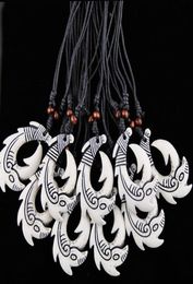 Mode entier 12pcslot faux yak os os de la Nouvelle-Zélande Maori Hei Matau Fish Hook Pendants Collier Collier Collier Gift MN5187439638