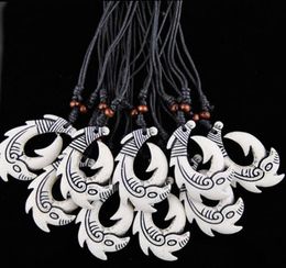 Mode Hele 12PCSLOT Faux Yak Bone Nieuw-zeeland Tribal Maori Hei Matau Vishaak hangers Surfer Ketting Choker Gift MN5189081630