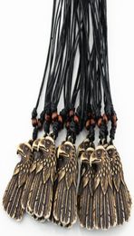 Mode entière 12PCSLOT imitation Yak os sculpté marron tête d'aigle pendentifs collier pour hommes femmes 039s bijoux cool Lucky G3762605