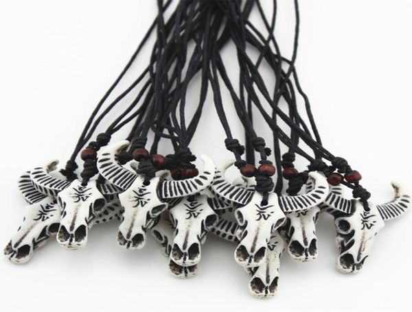Moda entera 12PCSLOT imitación hueso de Yak tallado Tribal OM vaca blanca cabeza de toro colgantes de calavera collar amuletos regalos MN1089003741