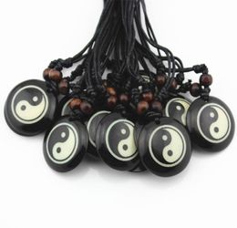 Mode lot entier 12 pièces lot résine sculpture taoïsme Tai Chi Yin Yang pendentif rond collier cadeau chanceux MN3551465665