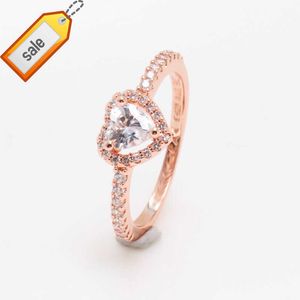 Mode en gros européenne et américaine nouvelle bague en diamant pavée plaqué or en forme de coeur bague en or 18 carats femme bijoux