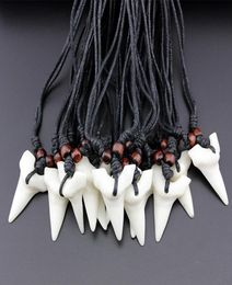 Fashion en gros mixte 12pcs imitation Yak Bone dents dentaire dents blanches Pendant pour hommes pour hommes bijoux MN5775332289