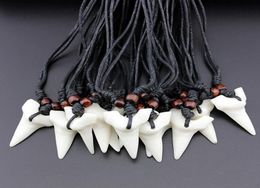 Fashion en gros mixte 12pcs Imitation Yak Bone Dent à dents dents blanches Pendant pour hommes pour hommes bijoux MN5776120182