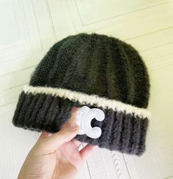 Gorro de lana con orejeras de estilo japonés para mujer, gorros de punto pequeños y gruesos, cálidos, hace que la cara parezca pequeña y gruesa, moda salvaje