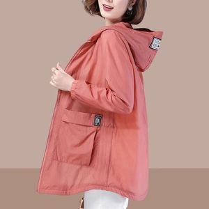 Moda cortavientos chaqueta de mujer protección solar abrigo de manga larga con capucha chaquetas delgadas ropa exterior femenina más tamaño 5xl 220815