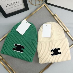 Fashion Winter Triped Hats Designers For Women 11 Colors Outdoors Keep Warm Cap Luxurys Fitted Diamond Cat Ears Chat Cadeaux de Noël22110407