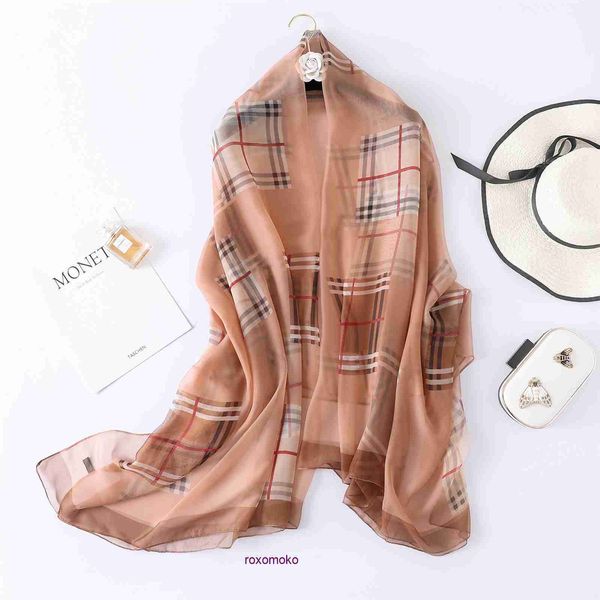 Foulards d'hiver de mode au détail à vendre 2023 New Ink Print Silk Scarf Women's Ethnic Style Beach Plaid Thin Sunscreen Shawl Hangzhou