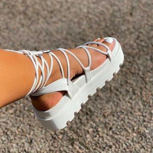 Mode Vrouw Gladiator Sandal Dames Wedge Schoenen Vrouwelijke Lace Up Platform Shoe Dames Cross Bands Laarzen Dikke Bottom Sandalen Y0714