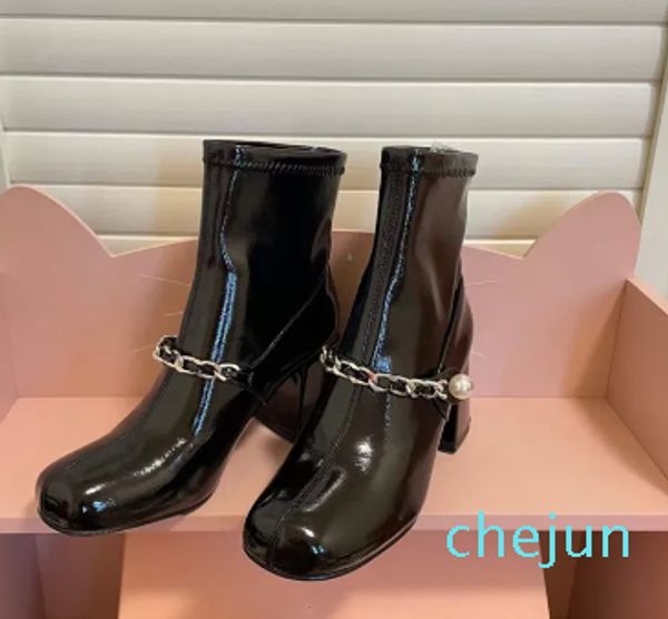 Mode Femmes Bottines Talons Hauts Bottines Italie Classique Bout Rond Noir Blanc En Cuir Perle Chaîne De Cheville Embelli Talon Chunky Bottine Courte