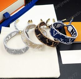 Moda Mujer Pulsera Diseñador Pulseras de lujo Correas Brazalete Letra Tallado Correa para la muñeca Lona Latón Diseño de doble cara Joyería