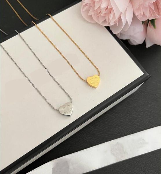 Mode Femmes Marque Double Lettre Designer Pendentif Colliers Simple Plaqué Or 18K Collier En Acier Inoxydable Géométrique Coeur Forme Claviculaire Chaîne Bijoux Cadeau