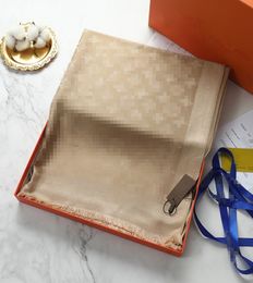Bufanda de diseñador de moda para mujer Bufandas de jacquard 100% algodón para mujer Bordes con flecos de bloqueo de color de doble cara Tamaño 180 cm x 70 cm con caja de regalo