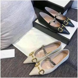 Fashion Women Flat Designer Pointed Dress Shoes 100% Authentieke Cowhide Metal Chain Lady Lederen Letter Casual schoen Mules Princetown Trample Lazy Loafers Maat 35-40