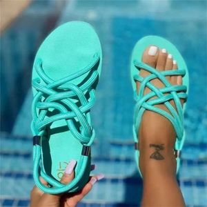 Moda Mujer Sandalias planas con punta abierta Diapositivas antideslizantes Correa cruzada de verano Sandalias de cuerda Color sólido al aire libre Playa Chanclas de fondo delgado Plus 43