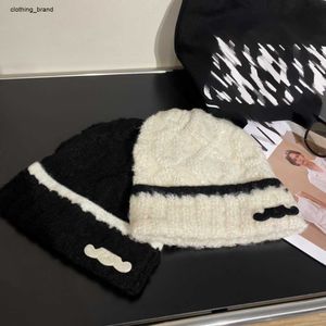 Fashion Women Hat Designer Beanie automne hiver chaud Unisexe tricot pour femmes tricots ACCESSOIRES TRITÉES MEN CAP AVEC BOX FLORI