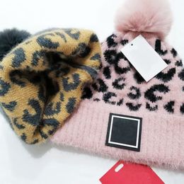 Gorros tejidos a la moda para mujer, gorros cálidos y suaves, gorros de ganchillo de marca con estampado de leopardo con etiqueta al por mayor