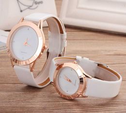 Mode femmes hommes unisexe amoureux montres de haute qualité luxe bracelet en cuir montre-bracelet à quartz