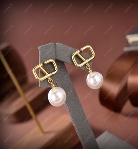 Moda Mujeres Pendiente de perlas Joyería Lujos Pendientes de oro Diseñador Letra V Pendiente de diamante Studs Collares de fiesta de boda con caja7272729