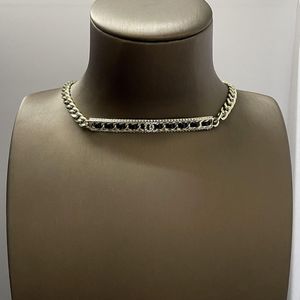Mode femmes collier de perles marque chaîne pendentif 40cm avec logo taille officielle 925 argent o-c pinzircon lettre collier chaîne cubaine style hip hop ne se fane jamais