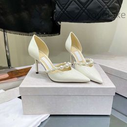 Fashion Women Pumps Sandals London Aurelie 65 mm Italië verfijnde puntige teen Pearl enkelband Wit Patent Leather Designer Wedding Party Sandaal Hoge hakken Box EU 34-42