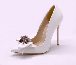 Mode libre femmes pompes sexy dame blanc mat abeille cristal boucle bout pointu mariée chaussures de mariage talons hauts 12cm 10cm mince