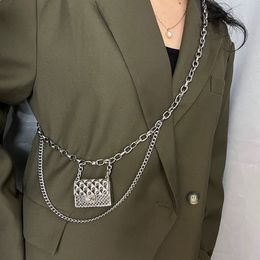 Cinturón de cadena para mujer a la moda Paquete de geometría con letras y cadena de cintura de metal de 18 quilates