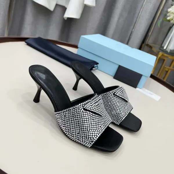 Mode femmes conception sandales en cuir brossé pompe pantoufles inversées talons hauts chevrons plat diapositive sérigraphie chaussures 01