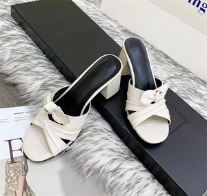 Mode dames designer slippers zomers leer hoge hak sandalen boog dikke hak sexy soft tow groot formaat 35-42