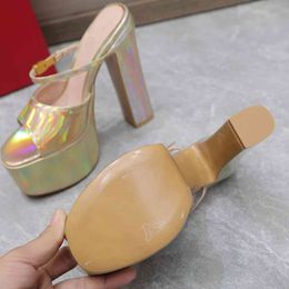 Mode femmes sandales 2024V marque été populaire en cuir sandales à talons hauts décontracté appartement de vacances 24.3.127