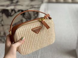 Fashion Women's Straw Woven Small Square Handbag Bag étiquette de métal