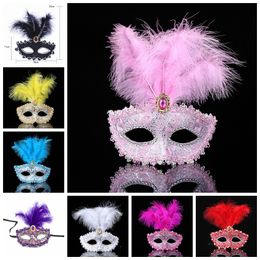 Moda mujer máscara de plumas sexy Navidad Hallowmas máscara de ojo mascarada veneciana fiesta de baile máscaras de vacaciones con cuentas de plumas DBC BH3990