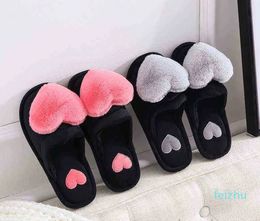 Zapatillas de mujer a la moda, pantuflas de algodón con corazón de amor, pantuflas de piel de invierno para mujer, pantuflas peludas para el hogar, zapatos cálidos para interiores