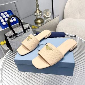 Mode Vrouwen Slippers Sandalen Beroemde Monolith Hotel Funs Eenvoudige Platte Sliders Italië Luxe Rubber Kalfsleer Slides Designer Zomer Nieuwigheid Flip Flops Doos EU 35-43