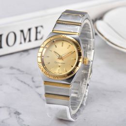 Fashion Femmes Watch Designer Watch OMG Wrists de bracelet en acier inoxydable Men de la mode Deux aiguilles en métal de luxe Cadeau analogique réglable All-Match Watch
