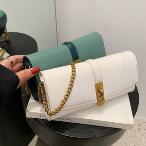 Mode vrouwen witte ketting sling tas ontwerper vrouwelijke kleine pu lederen flap messenger bags dames handtas merk design okspit tas