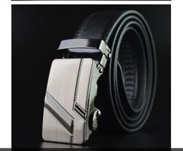 Fashion Womens Belt Men Diseñadores de cuero Cinturones marrones negros Mujeres Casadas Cintas Cinturones de Diseno con caja de regalo
