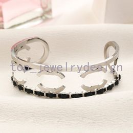 Bracelets pour femmes de mode Braceuse Braceuse Bracet Bijoux Bracelet Crystal Design Nail Bangles 18K Gold en acier inoxydable Bijoux de bracelet
