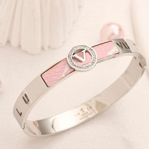 Bracelets en cuir fausse pour femmes Fashion Bracelet Bracelet Crystal Bangles 18K