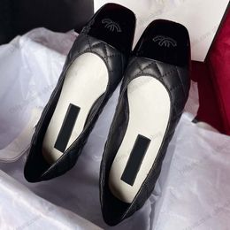 Mode dames platte sandalen met hakken gewatteerde textuur schapenvacht loafers ballerina's klassieker kaki zwarte slipper jurk sheos ontwerper luxe mode dia's muildieren muildieren