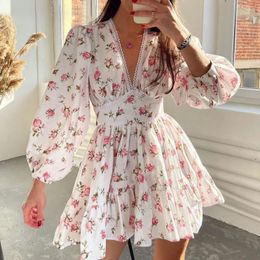 Fashion Womens Floral Print Mini Robe Summer Long Manche de Deep V Neck High Taies A-Line Robe Street Style S-XL 240415