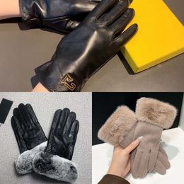 Guantes de diseñador Hombres de cuero Moda para mujer Cinco dedos Guantes Invierno Cálido Pantalla táctil Piel de oveja C3hM #