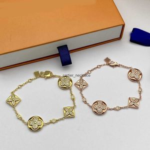 Fashion Womens Letter Pendant Star Bracelet Designer de luxe 18K Gold Silver Crystal Bracelet Bangle Wedding Party Design Bielry Gift