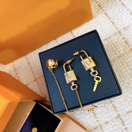 Mode dames lockit -serie oorbellen luxe ontwerper oorbellen onregelmatig voor vrouwen klassieke bedrukte logo stud s925 zilveren naald